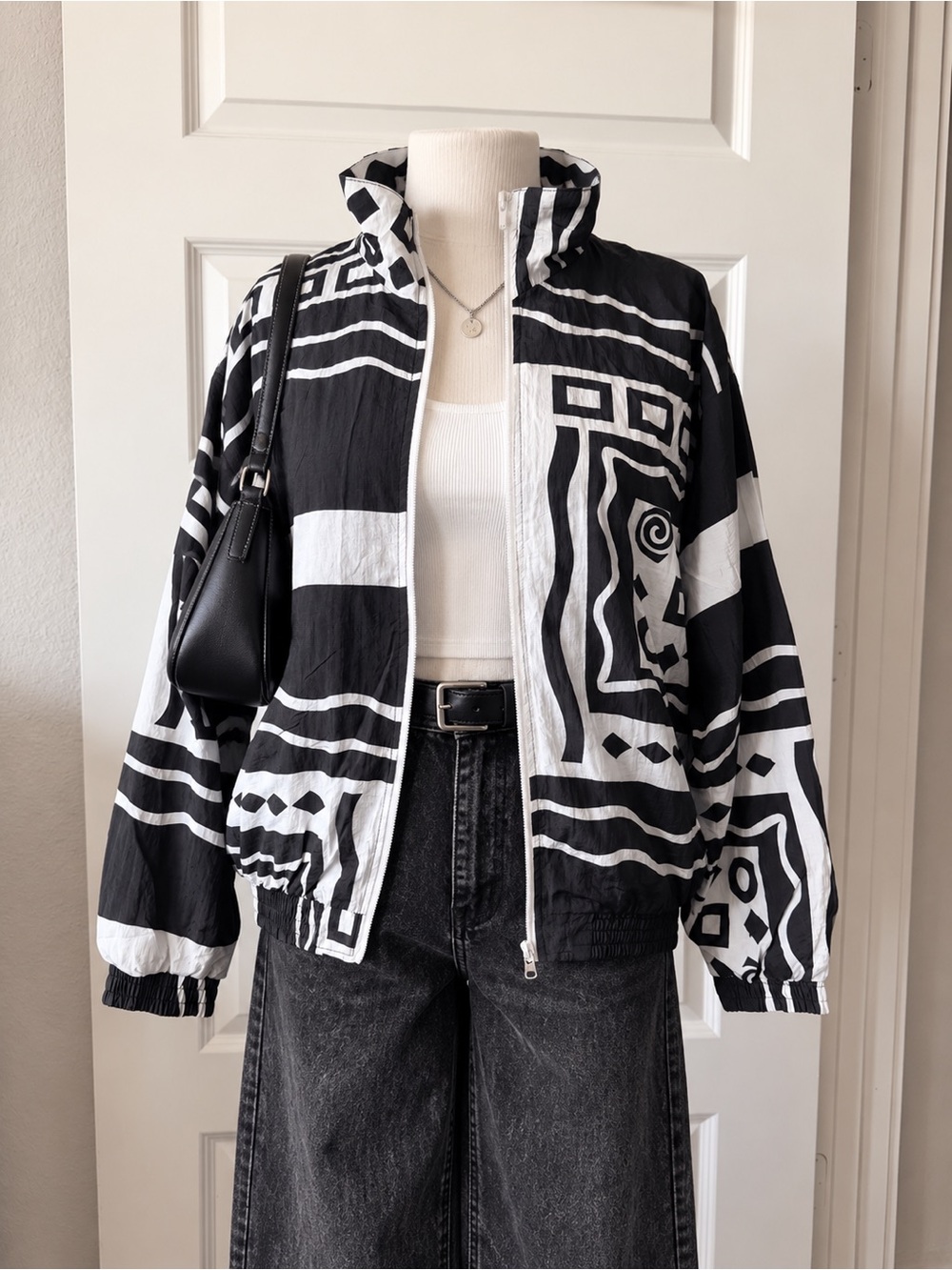 Vintage 80s/90’s Sunterra Black & White Abstract Retro Windbreaker Jacket Size M